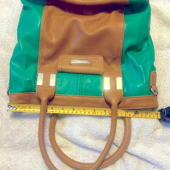 Nine West pocket book green and tan $45 - Picture 7 of 9